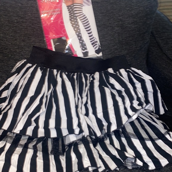 Gothic Frilly Skirt Large 14/16 and mismatched thigh 14+ - Picture 7 of 7